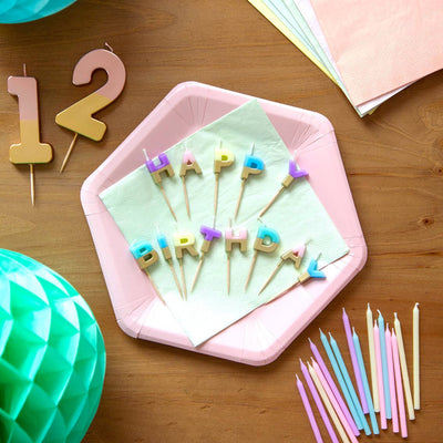 Talking Tables - Pastellfarbene „Happy Birthday“ -Buchstabenkerzen | Boutique Ballooons