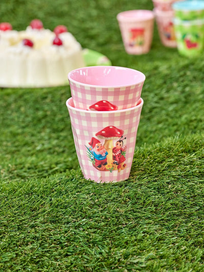 Mittelgroße Becher - Pink - Love Therapy Gnome Print