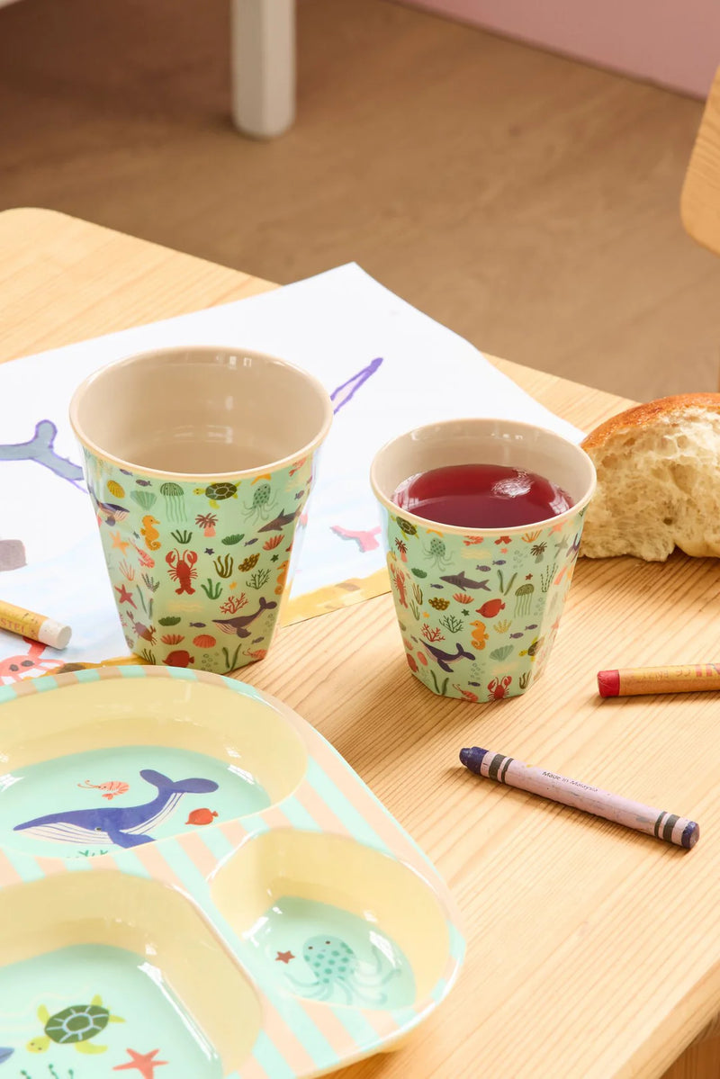 Mittelgroße Kinderbecher - Blau - Ocean Print