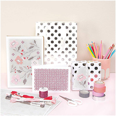 Paper Poetry Geschenktüte weiß Punkte silber 26x32x12cm | Boutique Ballooons