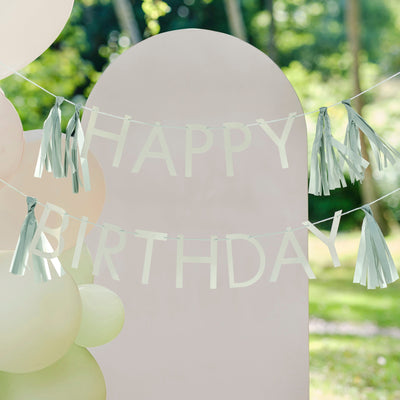 Salbeigrüne Happy Birthday Girlande mit Quasten-Dekoration | Boutique Ballooons